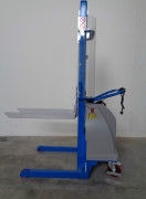 elevatore_semielettrico_NewBingo_up_con_slg_e_forche_lunghe